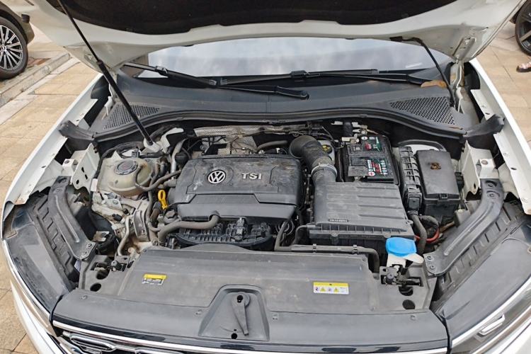 Used Volkswagen Tayron 2019 380TSI Four-Wheel Drive R-Line China VI-standard Engine Bay