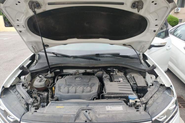 Used Volkswagen Tayron 2019 330TSI Two-Wheel Drive Luxury Model China VI Standard Engine Bay
