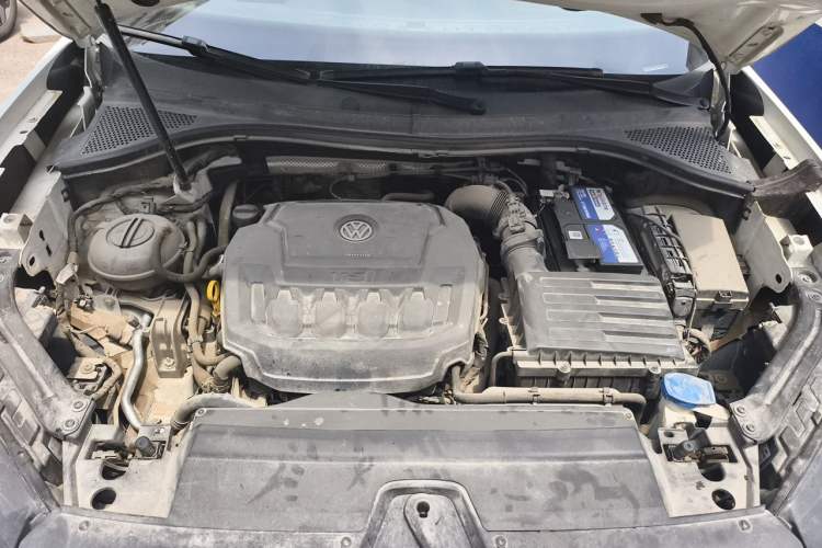 Used Volkswagen Tayron 2019 330TSI Two-Wheel Drive Luxury Model China VI Standard Engine Bay