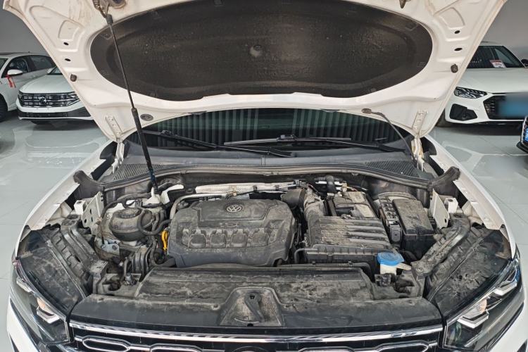 Used Volkswagen Tayron 2019 330TSI Two-Wheel Drive Luxury Model China VI Standard Engine Bay