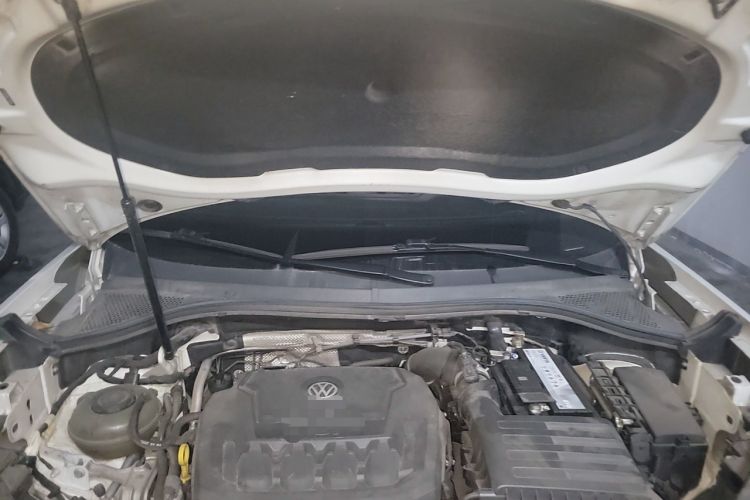 Used Volkswagen Tayron 2019 330TSI Two-Wheel Drive Luxury Model China VI Standard Engine Bay