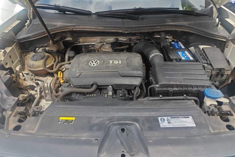 Used Volkswagen Tayron 2019 380TSI Four-Wheel Drive R-Line China VI-standard Engine Bay