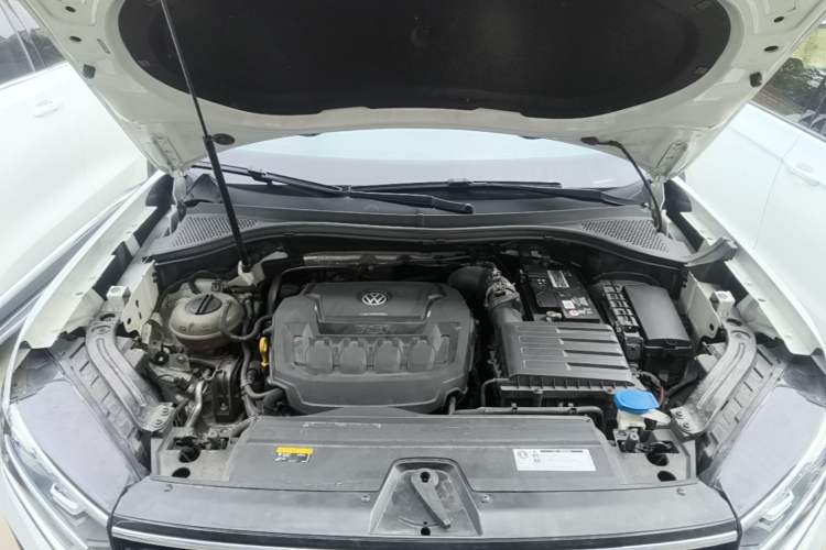 Used Volkswagen Tayron 2019 330TSI Two-Wheel Drive Luxury Model China VI Standard Engine Bay