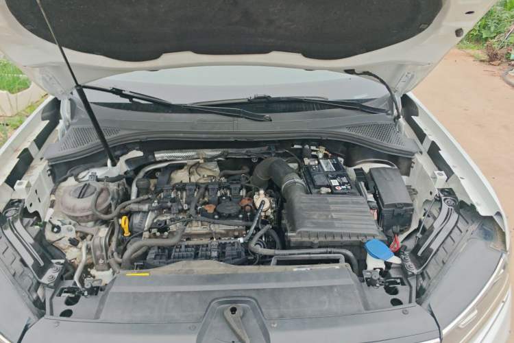 Used Volkswagen Tayron 2019 380TSI Four-Wheel Drive R-Line China VI-standard Engine Bay
