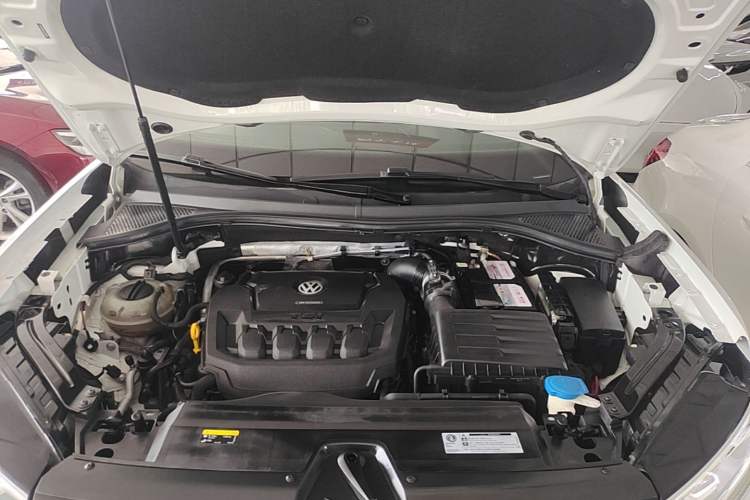 Used Volkswagen Tayron 2019 330TSI Two-Wheel Drive Luxury Model China VI Standard Engine Bay