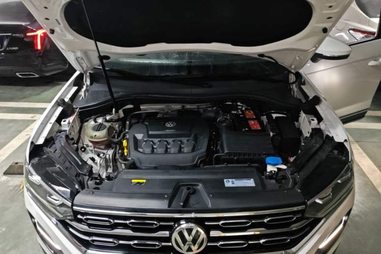 Used Volkswagen Tayron 2019 330TSI Two-Wheel-Drive Luxury Version China V Emission Standard Engine Bay