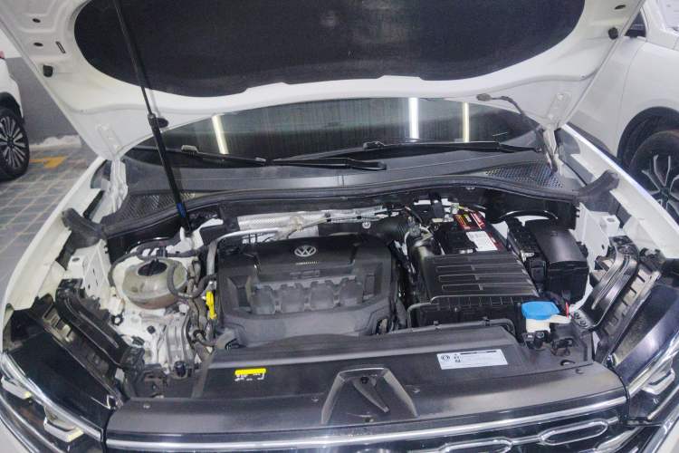 Used Volkswagen Tayron 2019 330TSI Two-Wheel Drive Luxury Model China VI Standard Engine Bay