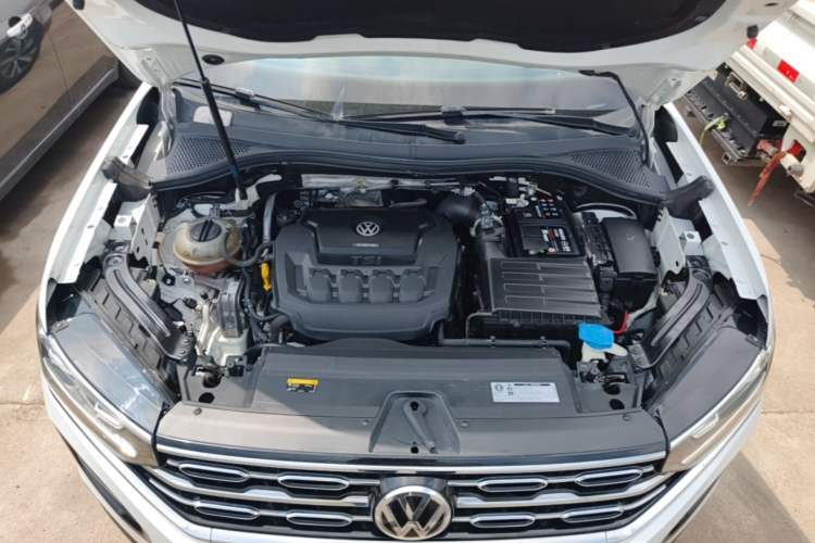 Used Volkswagen Tayron 2019 330TSI Two-Wheel Drive Luxury Model China VI Standard Engine Bay