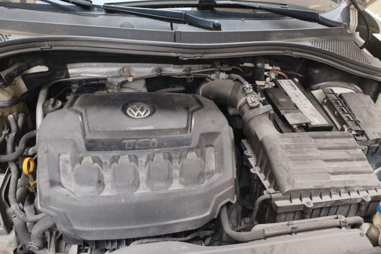 Used Volkswagen Tayron 2019 330TSI Two-Wheel-Drive Luxury Version China V Emission Standard Engine Bay