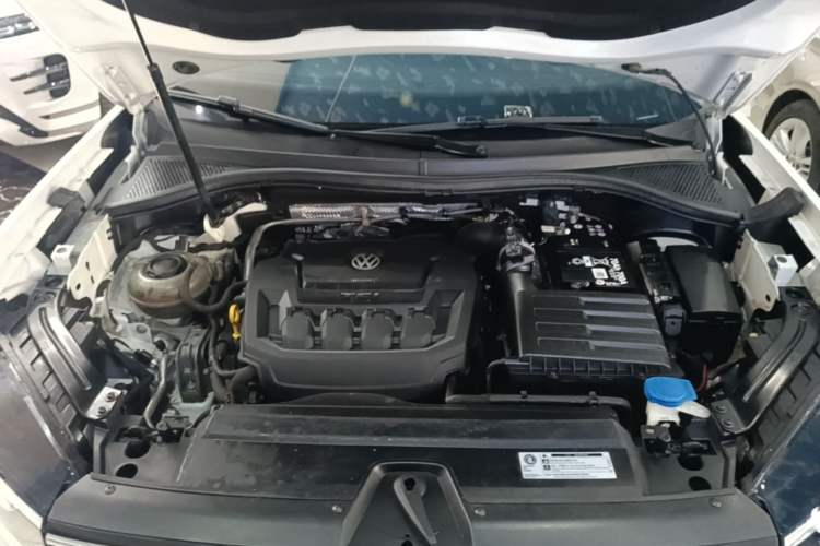 Used Volkswagen Tayron 2019 330TSI Two-Wheel Drive Luxury Model China VI Standard Engine Bay