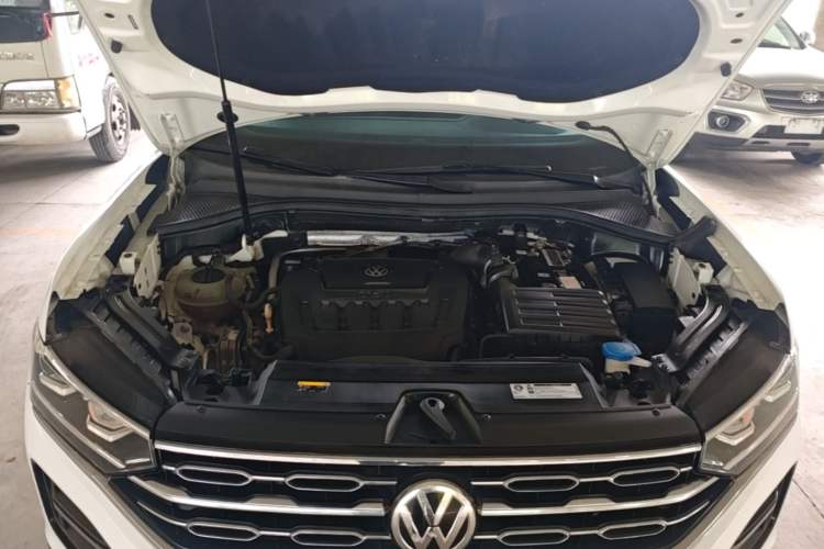 Used Volkswagen Tayron 2019 330TSI Two-Wheel Drive Luxury Model China VI Standard Engine Bay
