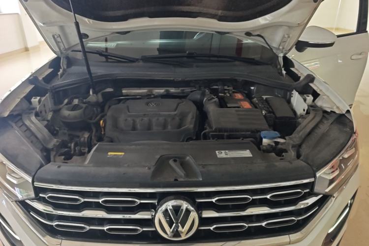Used Volkswagen Tayron 2019 330TSI Two-Wheel Drive Luxury Model China VI Standard Engine Bay