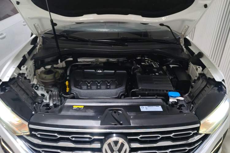 Used Volkswagen Tayron 2019 330TSI Two-Wheel-Drive Luxury Version China V Emission Standard Engine Bay