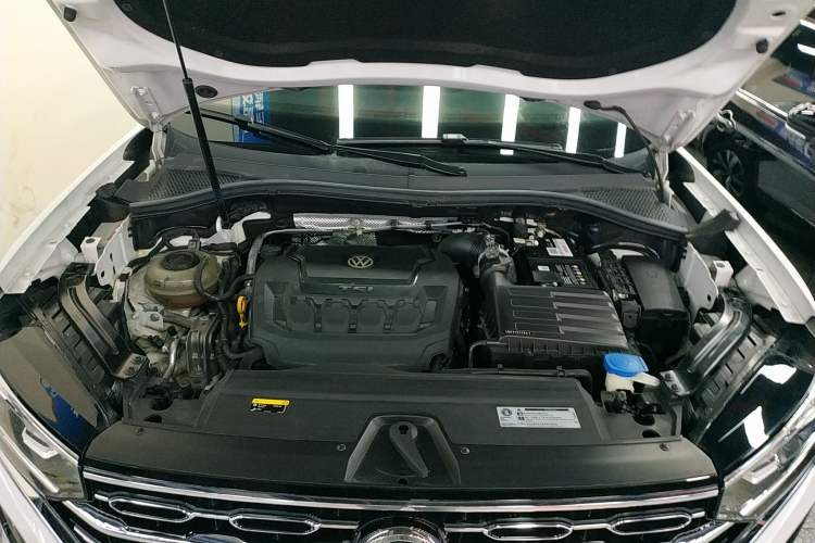 Used Volkswagen Tayron 2019 330TSI Two-Wheel Drive Luxury Model China VI Standard Engine Bay
