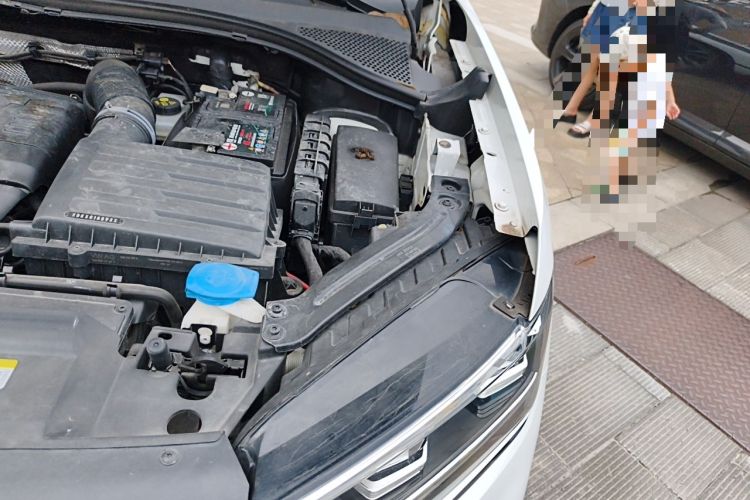 Used Volkswagen Tayron 2019 380TSI Four-Wheel Drive R-Line China VI-standard Engine Bay Left