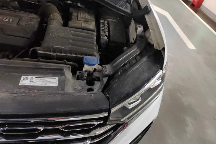 Used Volkswagen Tayron 2019 380TSI Four-Wheel Drive R-Line China VI-standard Engine Bay Left
