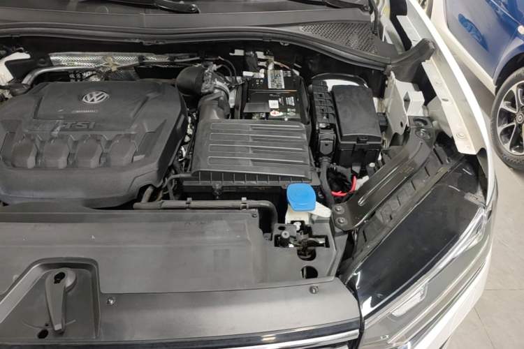 Used Volkswagen Tayron 2019 330TSI Two-Wheel-Drive Luxury Plus China VI Standard Engine Bay Left