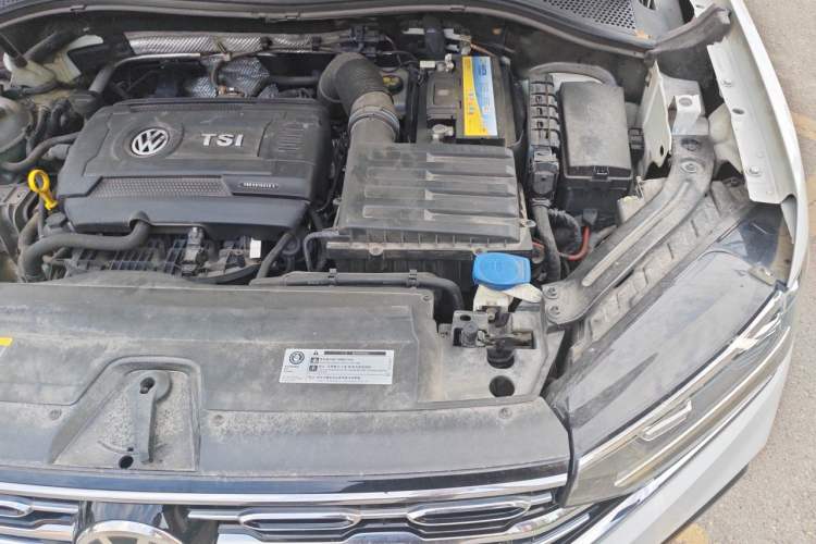 Used Volkswagen Tayron 2019 380TSI Four-Wheel Drive R-Line China VI-standard Engine Bay Left