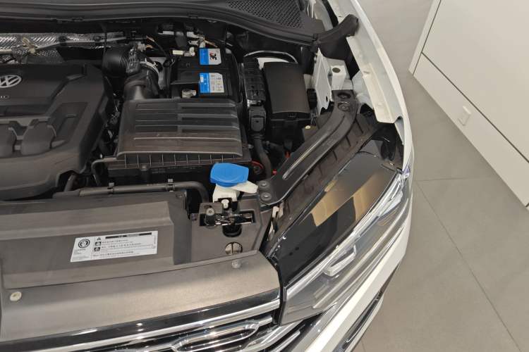 Used Volkswagen Tayron 2019 330TSI Two-Wheel Drive Luxury Model China VI Standard Engine Bay Left