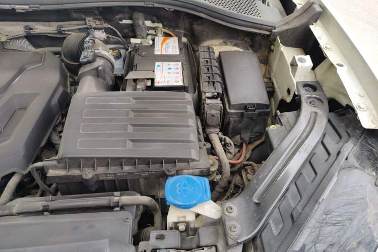 Used Volkswagen Tayron 2019 330TSI Two-Wheel-Drive Luxury Version China V Emission Standard Engine Bay Left