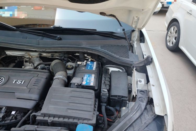 Used Volkswagen Tayron 2019 380TSI Four-Wheel Drive R-Line China VI-standard Engine Bay Left