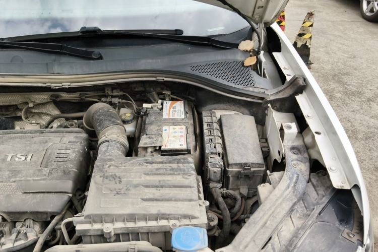Used Volkswagen Tayron 2019 380TSI Four-Wheel Drive R-Line China VI-standard Engine Bay Left