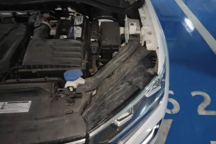 Used Volkswagen Tayron 2019 330TSI Two-Wheel Drive Luxury Model China VI Standard Engine Bay Left