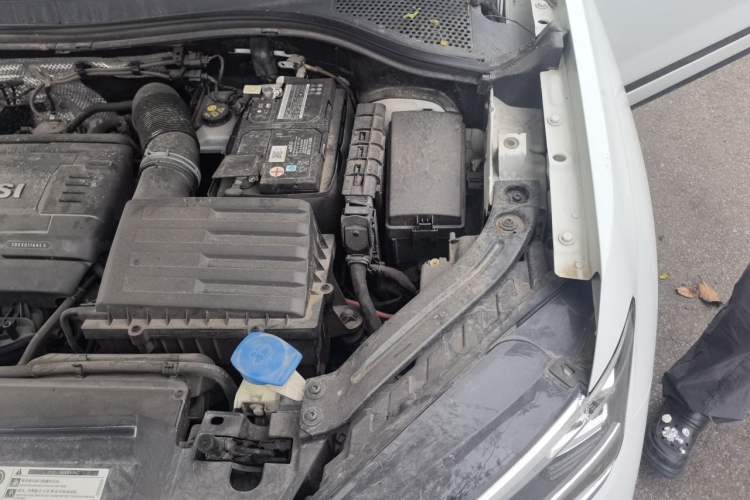 Used Volkswagen Tayron 2019 380TSI Four-Wheel Drive R-Line China VI-standard Engine Bay Left