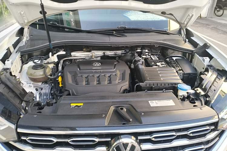 Used Volkswagen Tayron 2019 330TSI Two-Wheel Drive Luxury Model China VI Standard Engine Bay