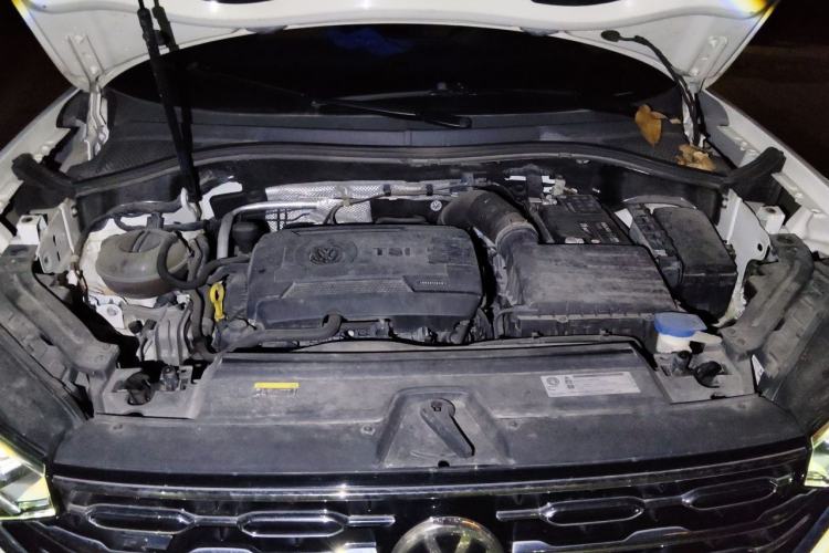 Used Volkswagen Tayron 2019 380TSI Four-Wheel Drive R-Line China VI-standard Engine Bay