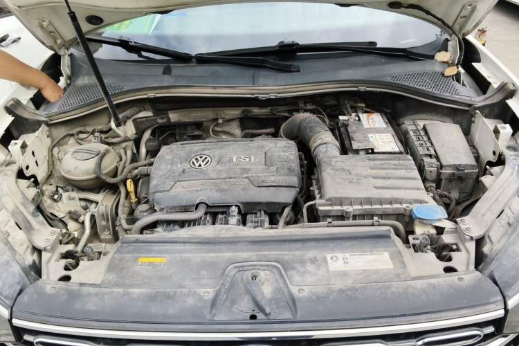 Used Volkswagen Tayron 2019 380TSI Four-Wheel Drive R-Line China VI-standard Engine Bay