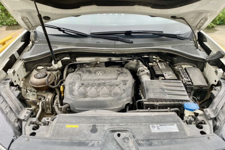 Used Volkswagen Tayron 2019 330TSI Two-Wheel Drive Luxury Model China VI Standard Engine Bay