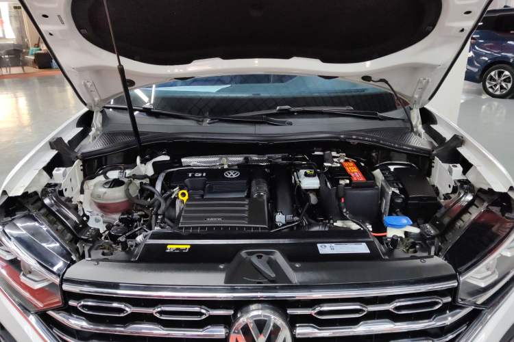 Used Volkswagen Tayron 2019 Teramont Edition 280TSI Two-Wheel Drive Luxury Model China VI Standard Engine Bay