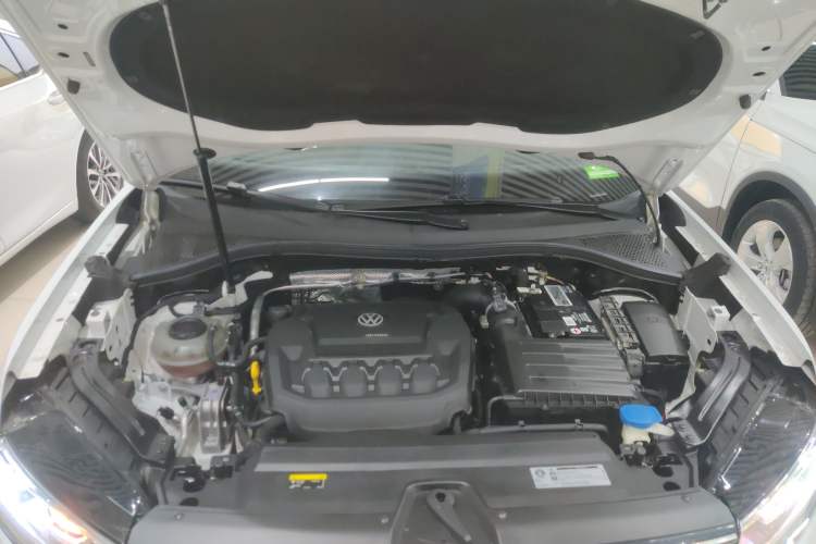 Used Volkswagen Tayron 2019 330TSI Two-Wheel Drive Luxury Model China VI Standard Engine Bay