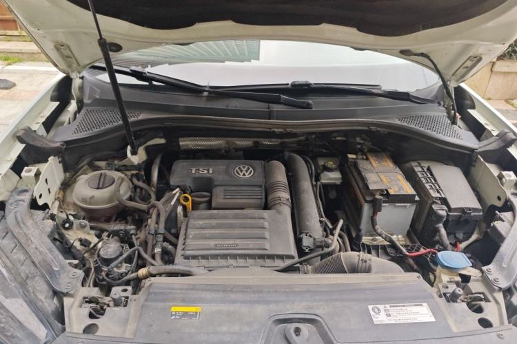 Used Volkswagen Tayron 2019 Teramont Edition 280TSI Two-Wheel Drive Luxury Model China VI Standard Engine Bay