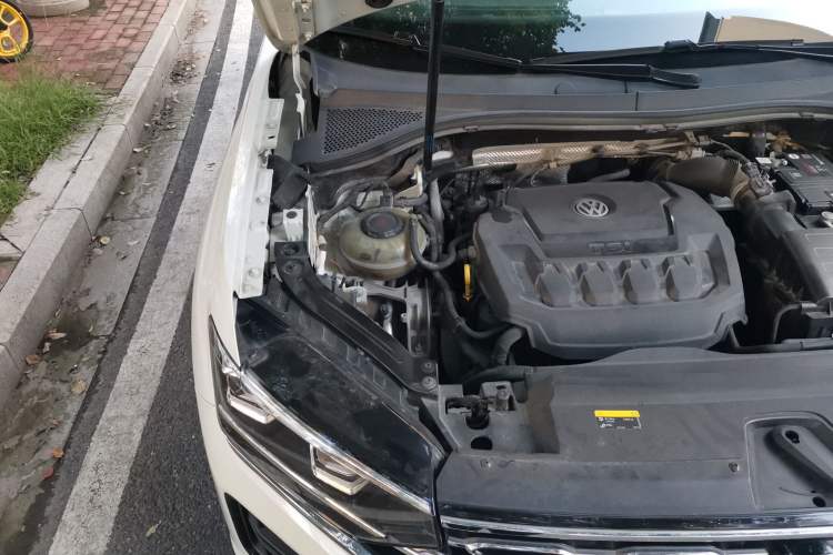 Used Volkswagen Tayron 2019 330TSI Two-Wheel Drive Luxury Model China VI Standard Engine Bay Right