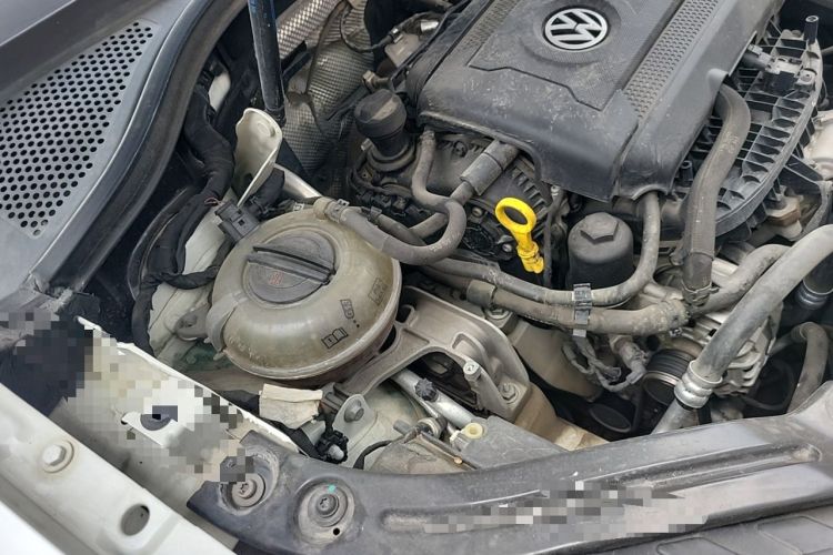 Used Volkswagen Tayron 2019 380TSI Four-Wheel Drive R-Line China VI-standard Engine Bay Right