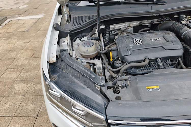 Used Volkswagen Tayron 2019 380TSI Four-Wheel Drive R-Line China VI-standard Engine Bay Right