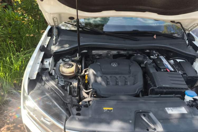 Used Volkswagen Tayron 2019 330TSI Two-Wheel-Drive Luxury Plus China VI Standard Engine Bay Right