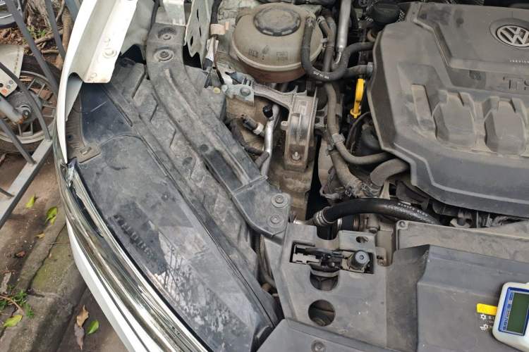 Used Volkswagen Tayron 2019 330TSI Two-Wheel-Drive Luxury Plus China VI Standard Engine Bay Right