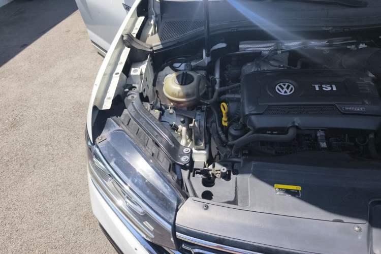 Used Volkswagen Tayron 2019 380TSI All-Wheel Drive R-Line China V-standard Engine Bay Right