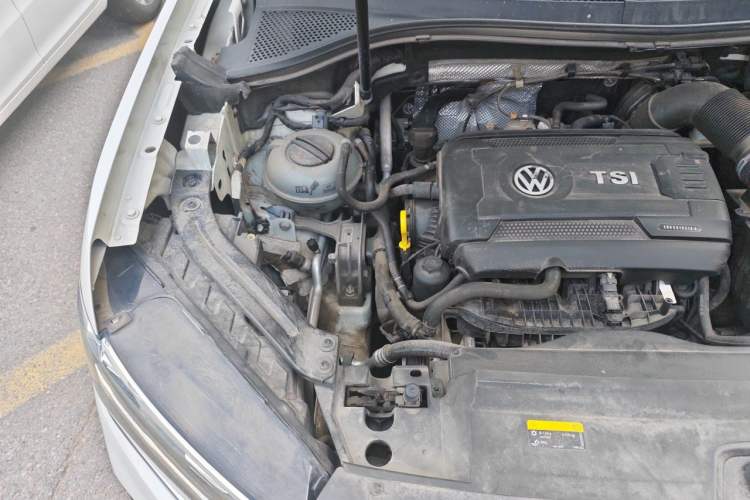 Used Volkswagen Tayron 2019 380TSI Four-Wheel Drive R-Line China VI-standard Engine Bay Right