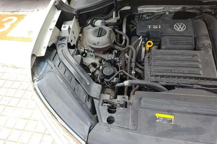 Used Volkswagen Tayron 2019 Teramont Edition 280TSI Two-Wheel Drive Luxury Model China VI Standard Engine Bay Right