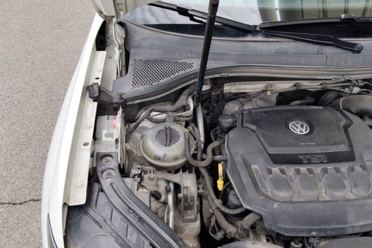 Used Volkswagen Tayron 2019 330TSI Two-Wheel-Drive Luxury Version China V Emission Standard Engine Bay Right