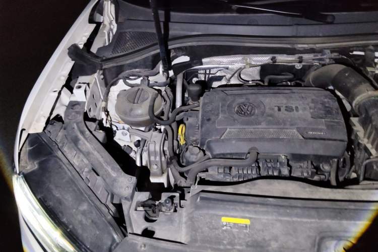 Used Volkswagen Tayron 2019 380TSI Four-Wheel Drive R-Line China VI-standard Engine Bay Right