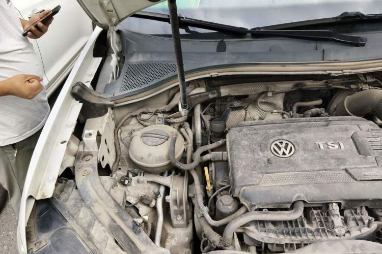 Used Volkswagen Tayron 2019 380TSI Four-Wheel Drive R-Line China VI-standard Engine Bay Right
