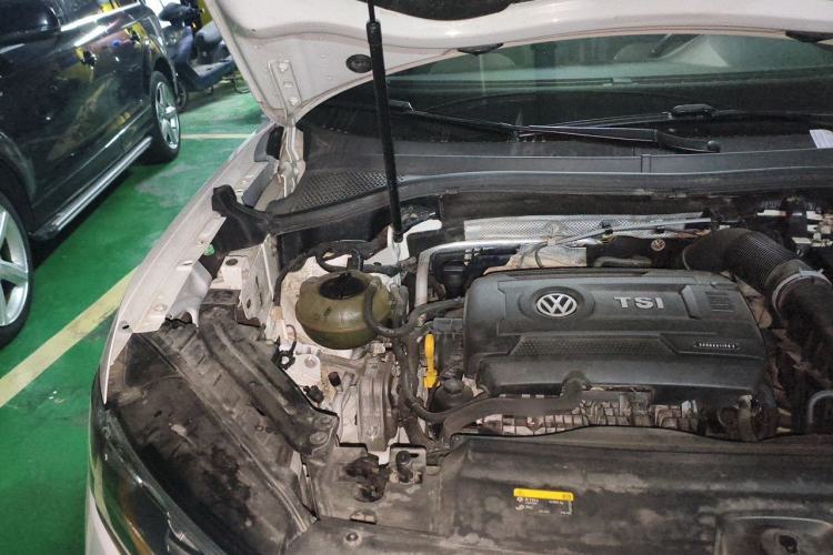 Used Volkswagen Tayron 2019 380TSI All-Wheel Drive R-Line China V-standard Engine Bay Right