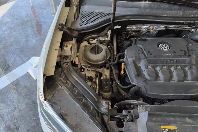 Used Volkswagen Tayron 2019 330TSI Four-Wheel Drive Luxury Version China VI Standard Engine Bay Right