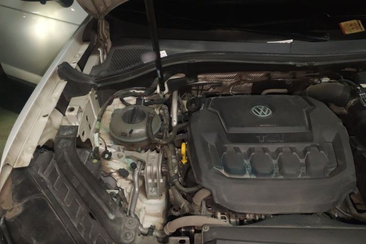 Used Volkswagen Tayron 2019 330TSI Two-Wheel Drive Luxury Model China VI Standard Engine Bay Right