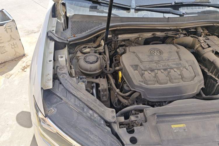 Used Volkswagen Tayron 2019 330TSI Two-Wheel Drive Luxury Model China VI Standard Engine Bay Right